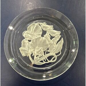 Hoya Flower of the Month Plate April Sweet Peas Engraved Crystal Yamamoto 6''